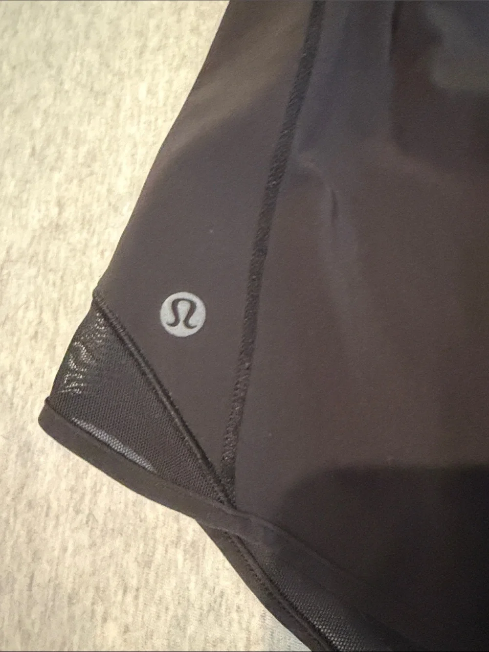 Lululemon Hotty hot short-LR/4”/size 6 black w/ liner - Picture 3 of 3